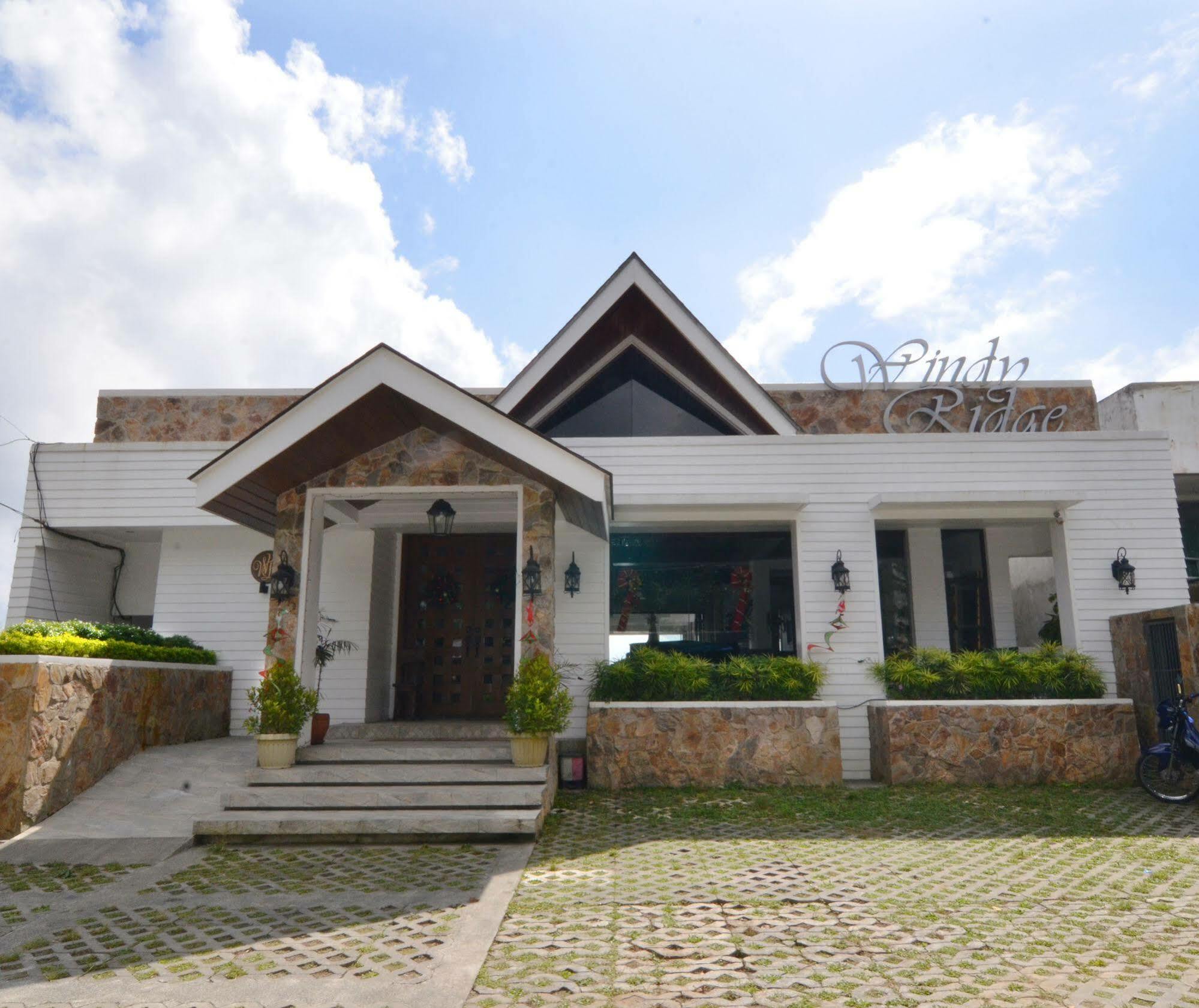 The Windy Ridge Hotel Tagaytay City Exterior photo